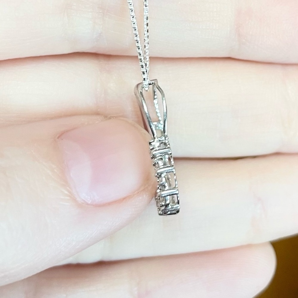 10k Diamond open heart half eternity paved solid white gold light pendant - Picture 6 of 9
